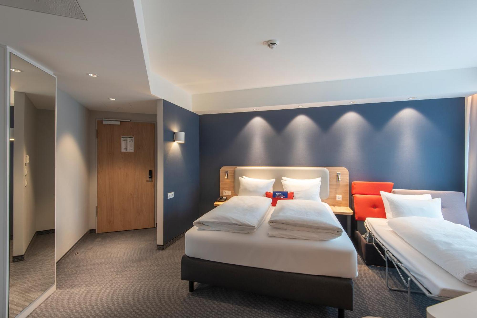 Holiday Inn Express Heilbronn By Ihg Exteriör bild