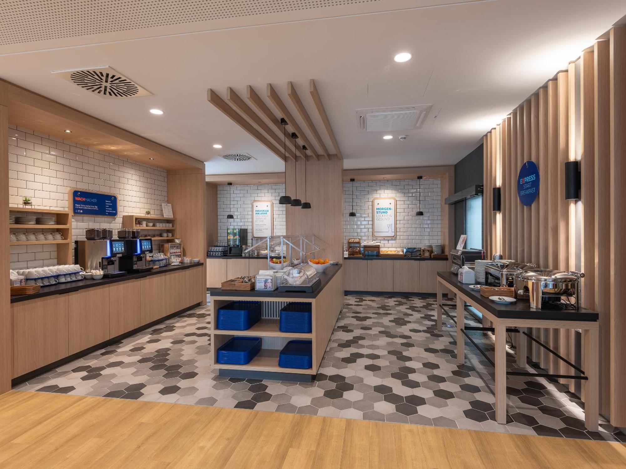 Holiday Inn Express Heilbronn By Ihg Exteriör bild