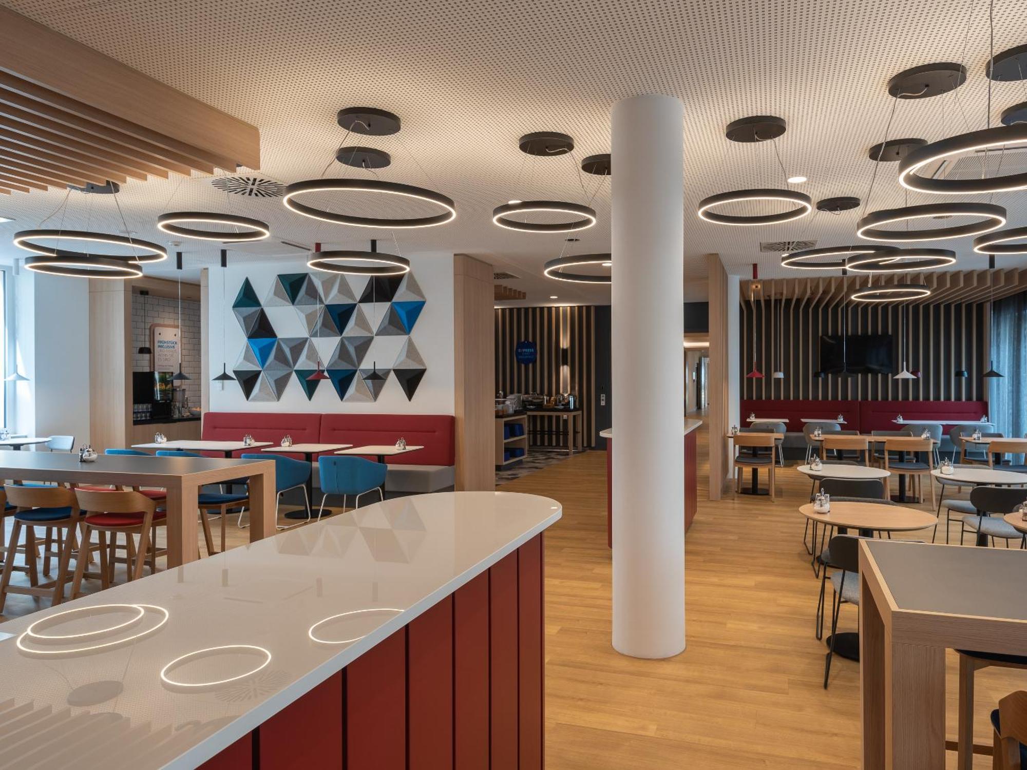 Holiday Inn Express Heilbronn By Ihg Exteriör bild